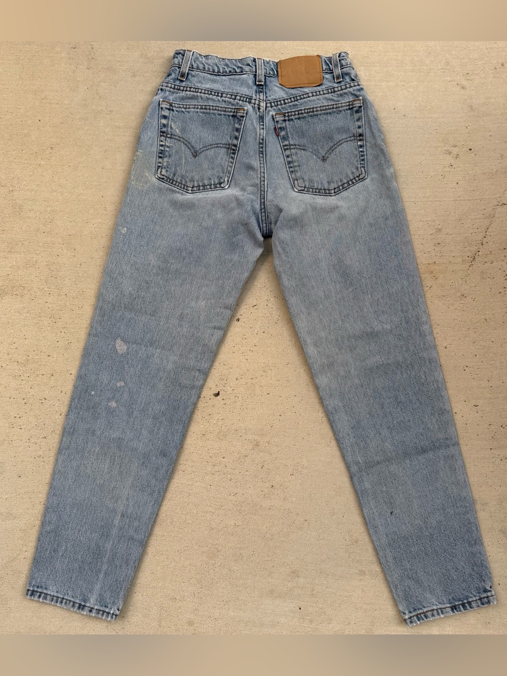 Vtg Levi’s Distressed Light Wash Streetwear Workwear Casual Women’s Jeans 27x30